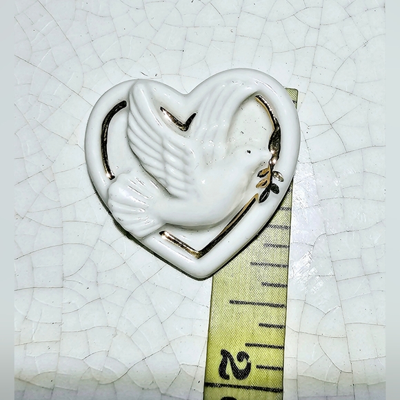 Signed Lenox Vintage Heart With Dove Brooch Porcelain Pin - Picture 2 of 5
